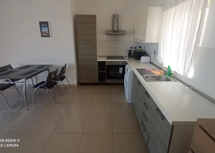 Penthouse - Large Terrace Apartment St. Paul's Bay